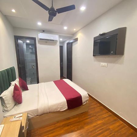 אמריצר Hotel 56 - 200 Meter From Golden Temple מראה חיצוני תמונה