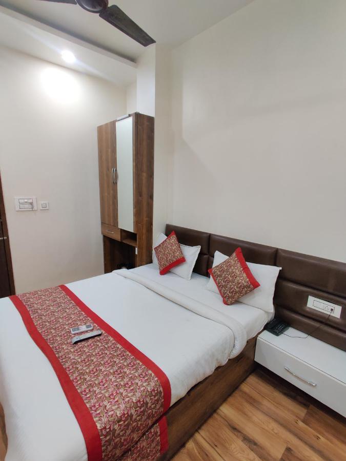 אמריצר Hotel 56 - 200 Meter From Golden Temple מראה חיצוני תמונה