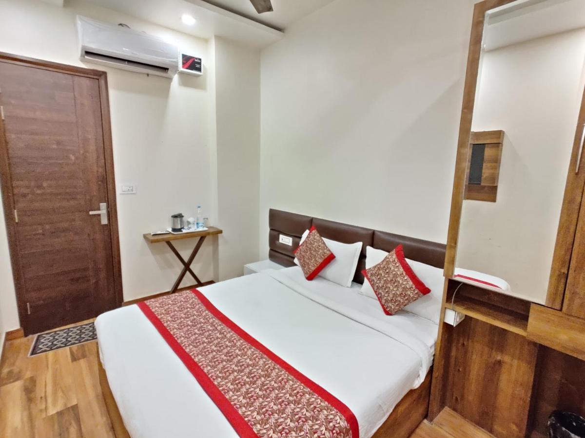 אמריצר Hotel 56 - 200 Meter From Golden Temple מראה חיצוני תמונה