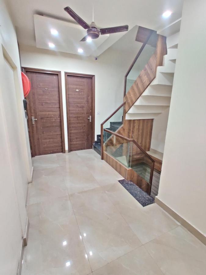 אמריצר Hotel 56 - 200 Meter From Golden Temple מראה חיצוני תמונה