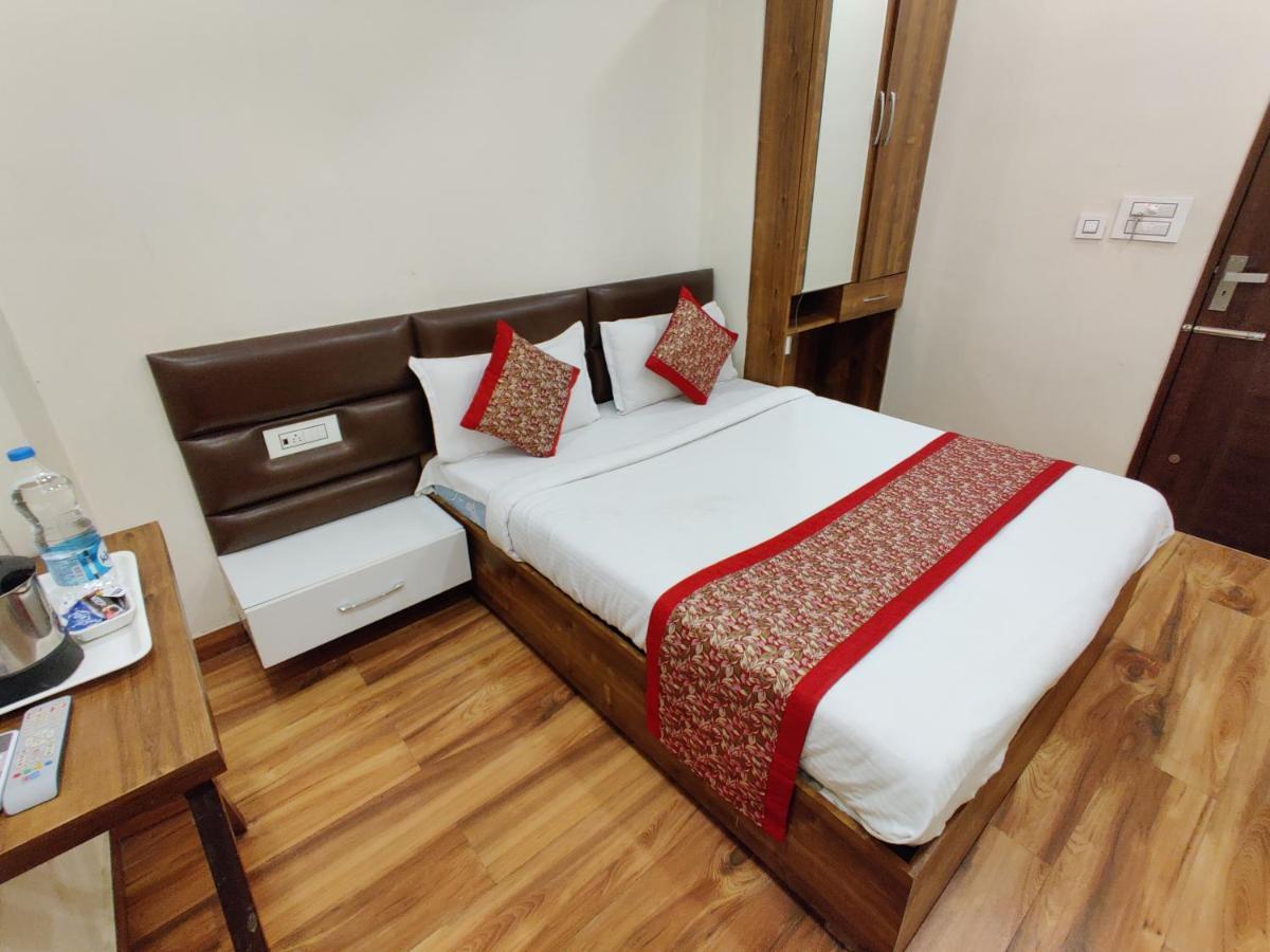 אמריצר Hotel 56 - 200 Meter From Golden Temple מראה חיצוני תמונה