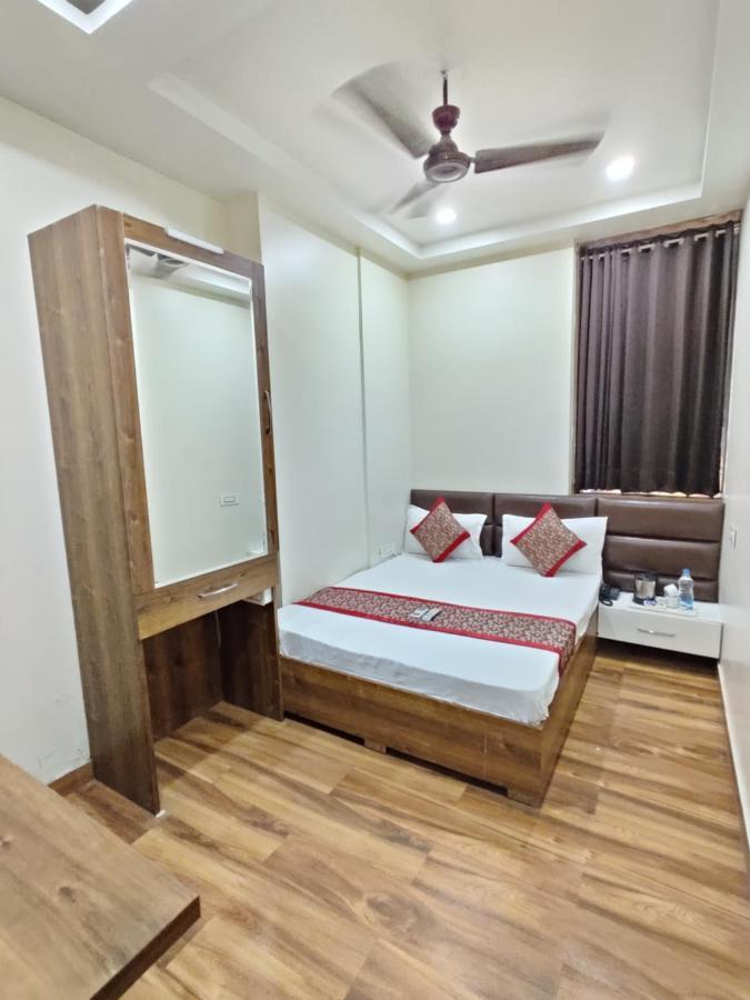 אמריצר Hotel 56 - 200 Meter From Golden Temple מראה חיצוני תמונה