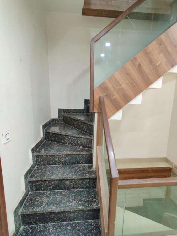 אמריצר Hotel 56 - 200 Meter From Golden Temple מראה חיצוני תמונה