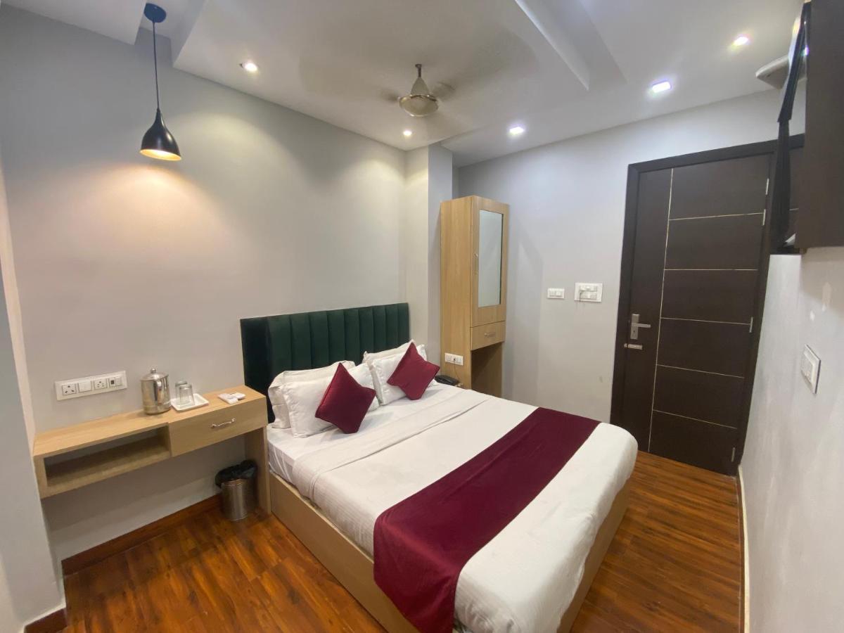 אמריצר Hotel 56 - 200 Meter From Golden Temple מראה חיצוני תמונה