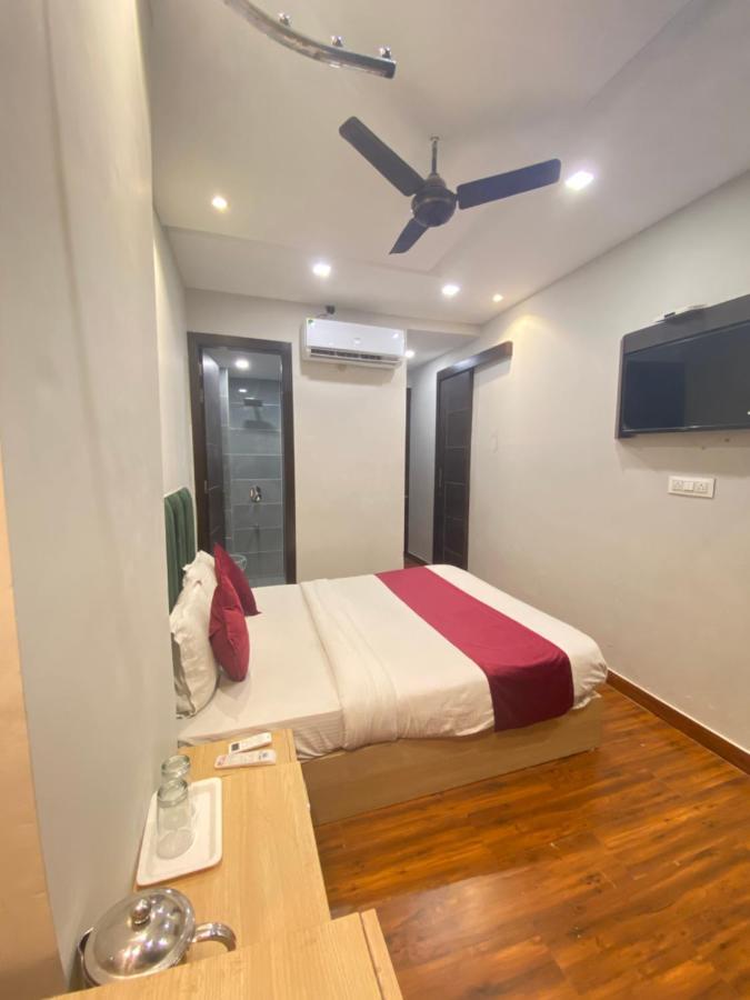אמריצר Hotel 56 - 200 Meter From Golden Temple מראה חיצוני תמונה
