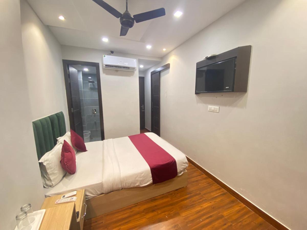 אמריצר Hotel 56 - 200 Meter From Golden Temple מראה חיצוני תמונה