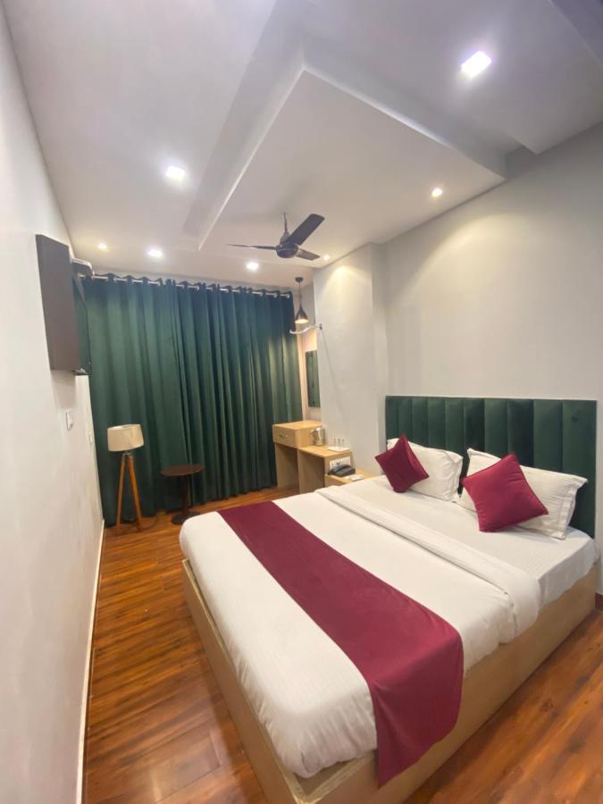 אמריצר Hotel 56 - 200 Meter From Golden Temple מראה חיצוני תמונה