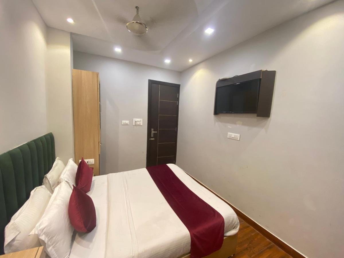 אמריצר Hotel 56 - 200 Meter From Golden Temple מראה חיצוני תמונה