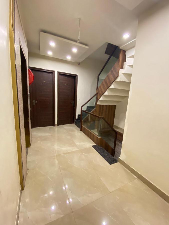 אמריצר Hotel 56 - 200 Meter From Golden Temple מראה חיצוני תמונה
