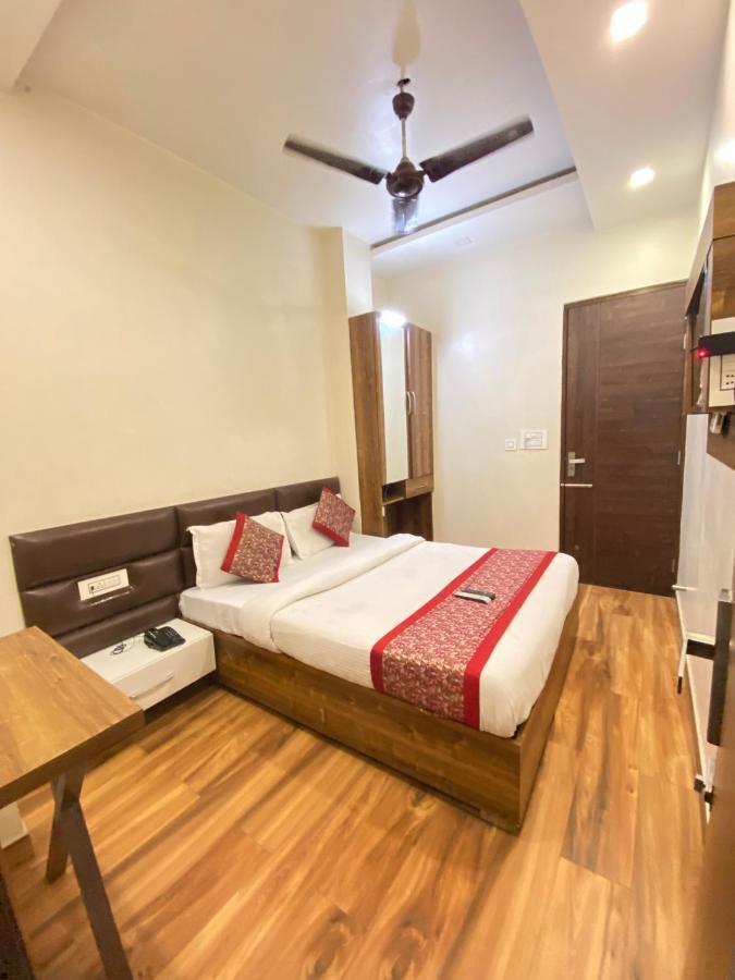 אמריצר Hotel 56 - 200 Meter From Golden Temple מראה חיצוני תמונה