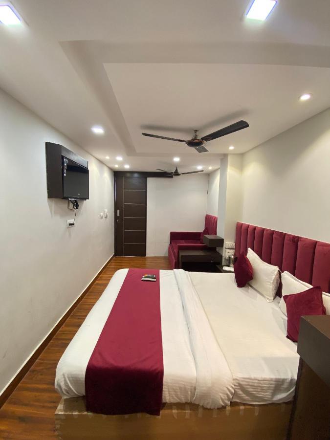 אמריצר Hotel 56 - 200 Meter From Golden Temple מראה חיצוני תמונה